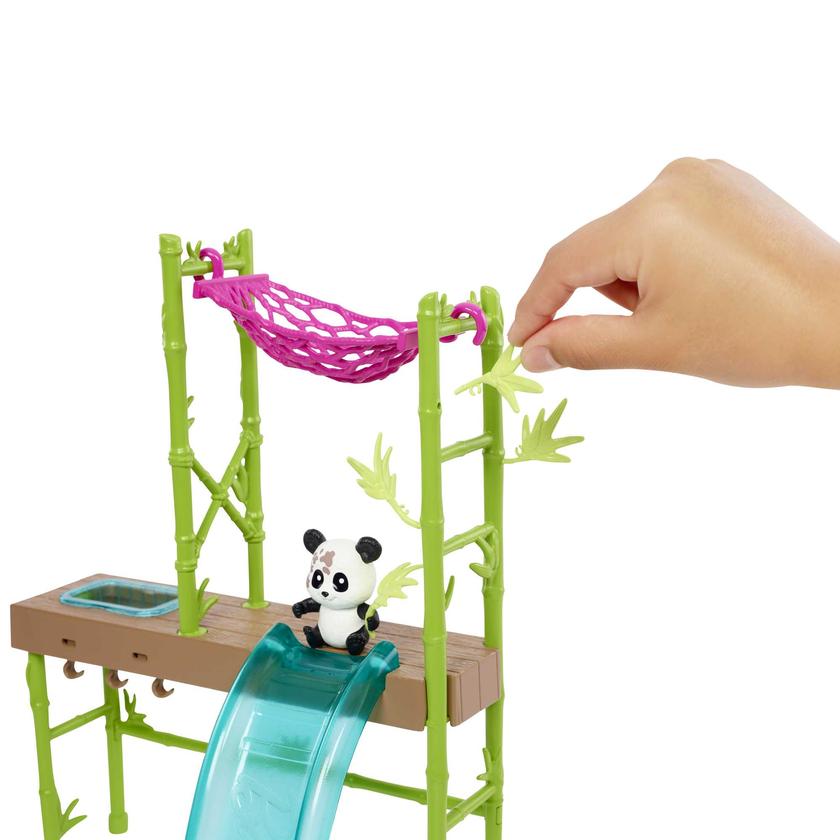 Barbie Le Sanctuaire des Pandas Coffret, Poupée et +20 Accessoires High Quality